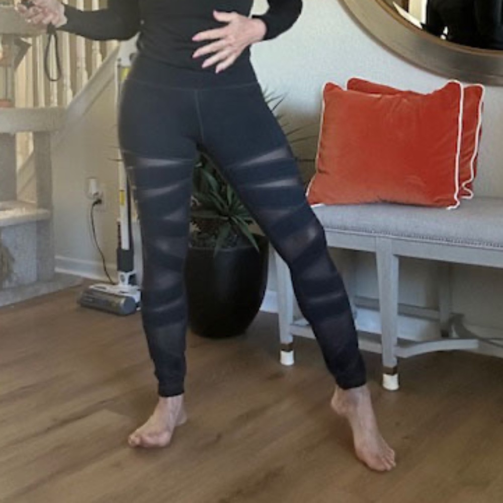 Lululemon High Times black Mesh Legging. size 6  NWOT